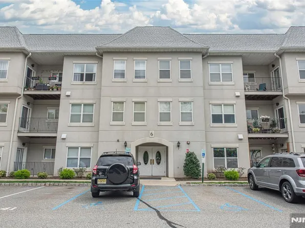 607 Brittany Dr, Wayne, NJ 07470