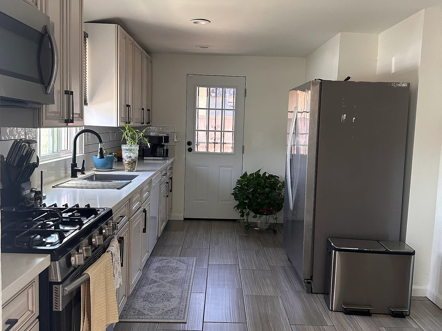 3 bed, 1175 sqft, $3,900 — Photo 3