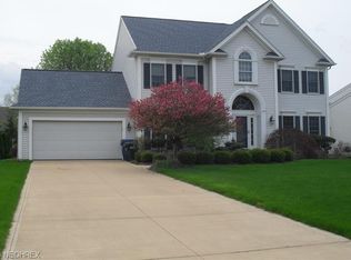 8615 Forest View Dr, Olmsted Falls, OH 44138