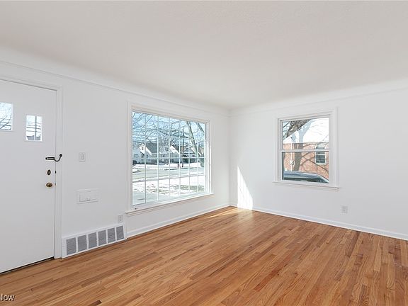 3rd image of 511 E 288th St