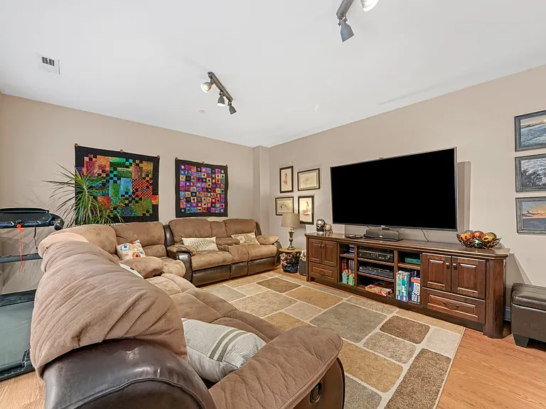 3930 Wehrman Ave — Photo 14