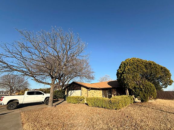 3rd image of 2324 Botanical Dr