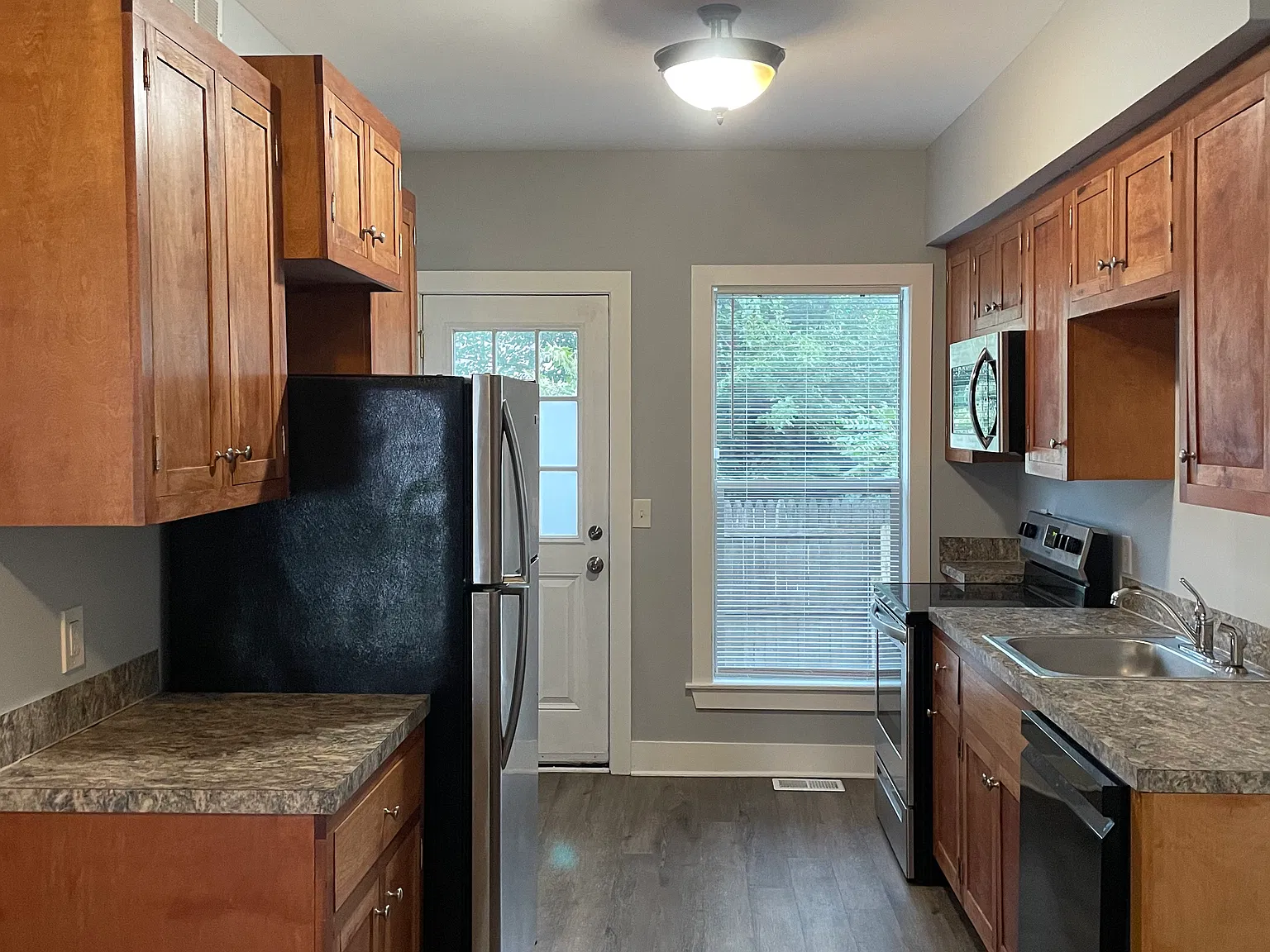 2 bed, 1045 sqft, $1,250 — Photo 3