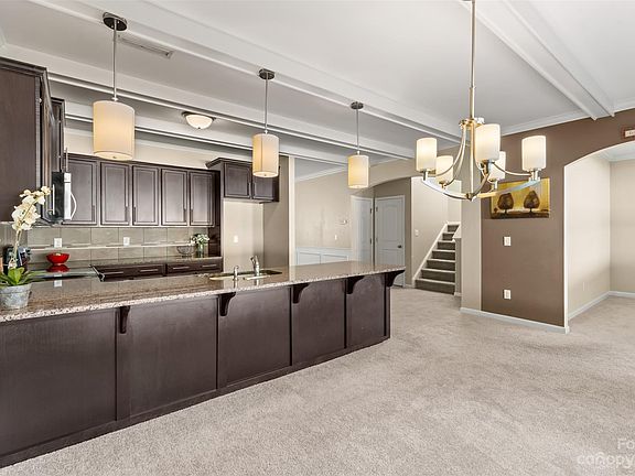 5th image of 907 Mibbs Pl