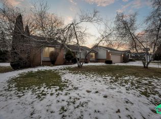 33143 Tulipwood Rd, Farmington Hills, MI 48334