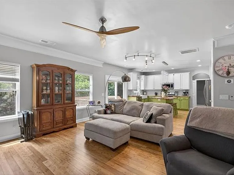 221 Allenbrooke Dr — Photo 16
