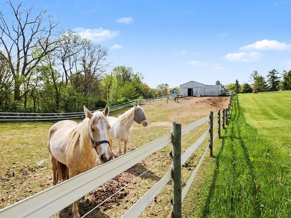 2536 W Coon Lake Rd, Howell, MI 48843
