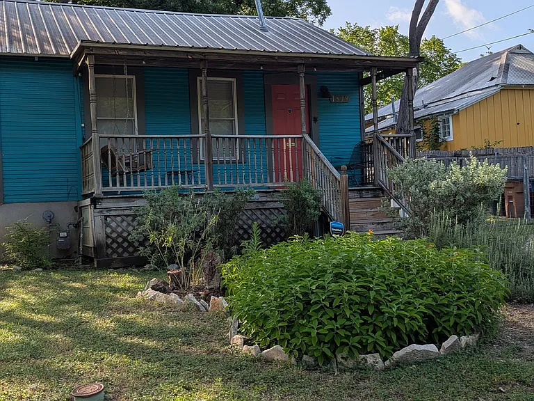 1509 Newton St — Photo 1
