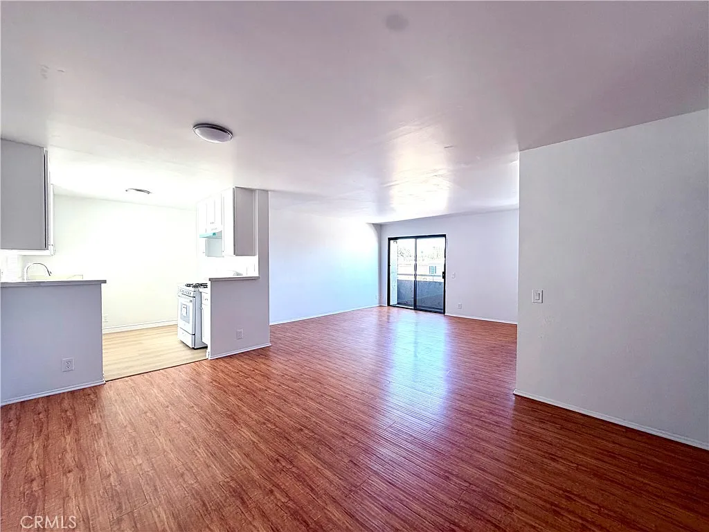 2 bed, 1200 sqft, $2,700 — Photo 3