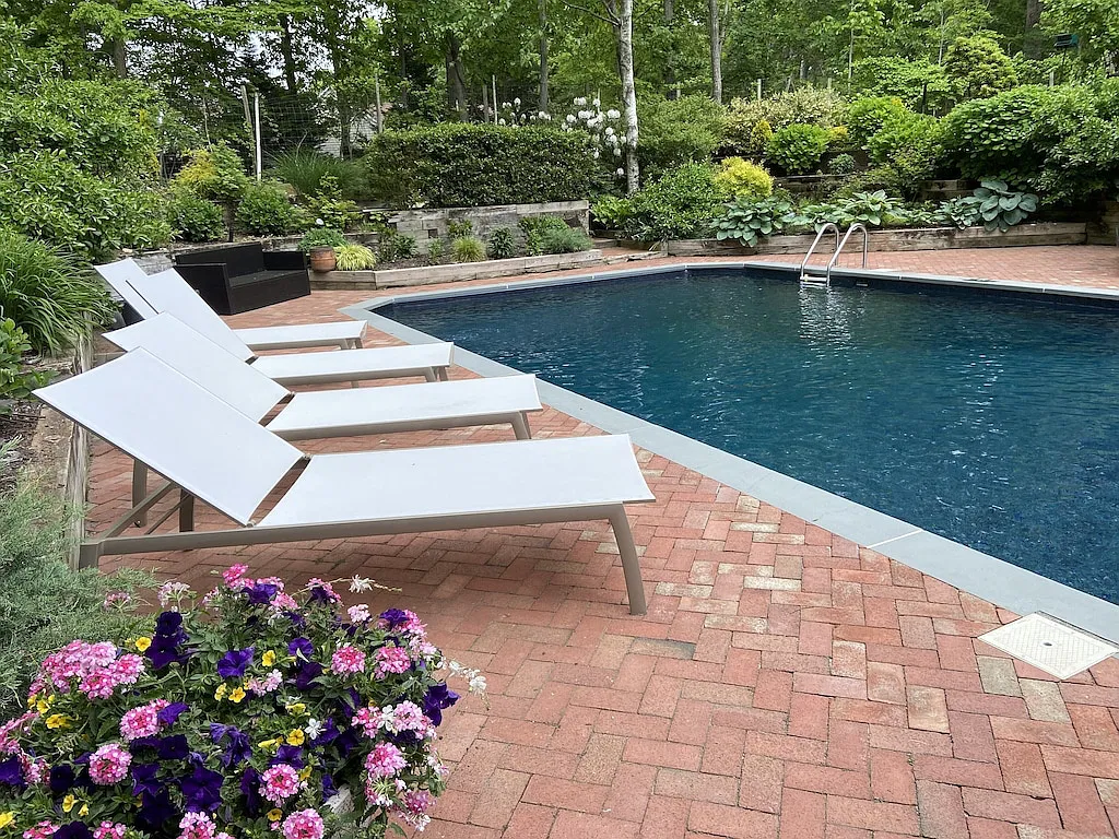Contemporary Sag Harbor Living — Photo 3