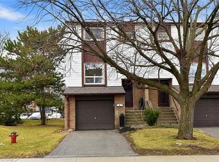 1221 Dundix Rd #8, Mississauga, ON L4Y3Y9