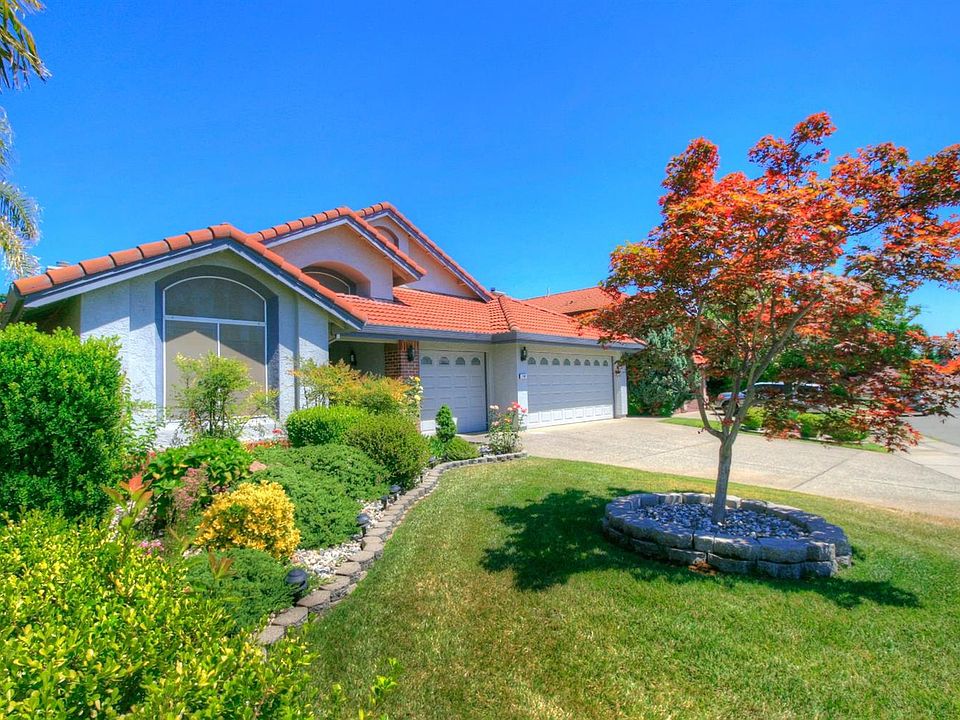 1st image of 104 Chessell Ct