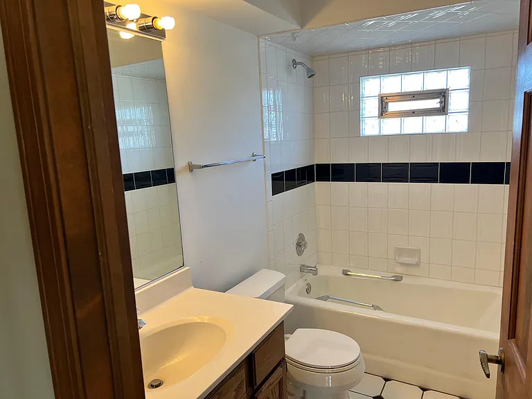 1858 Princeton Cir — Photo 14