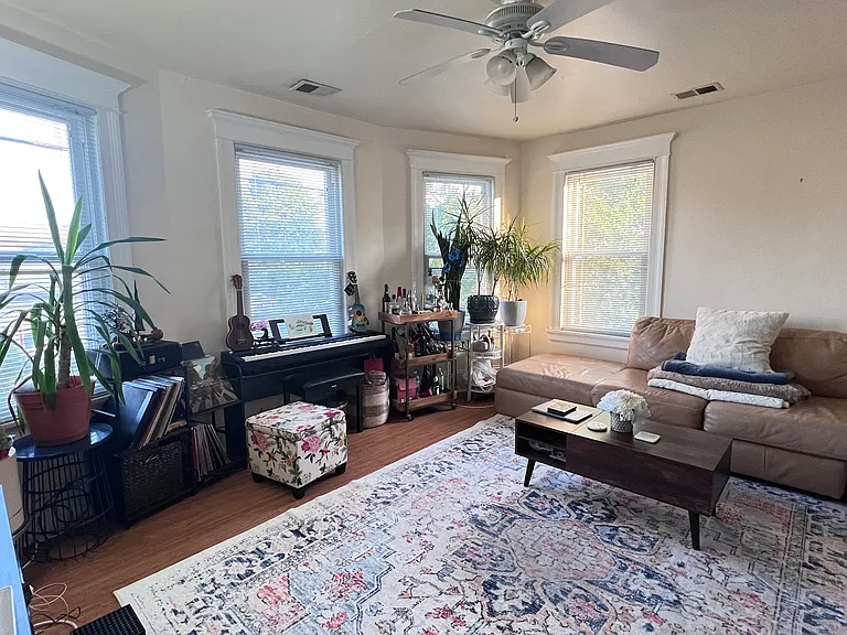 144 N Main St — Photo 4