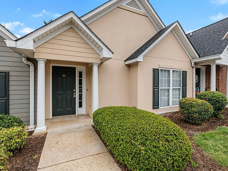 10 Whitfield Way — Photo 1