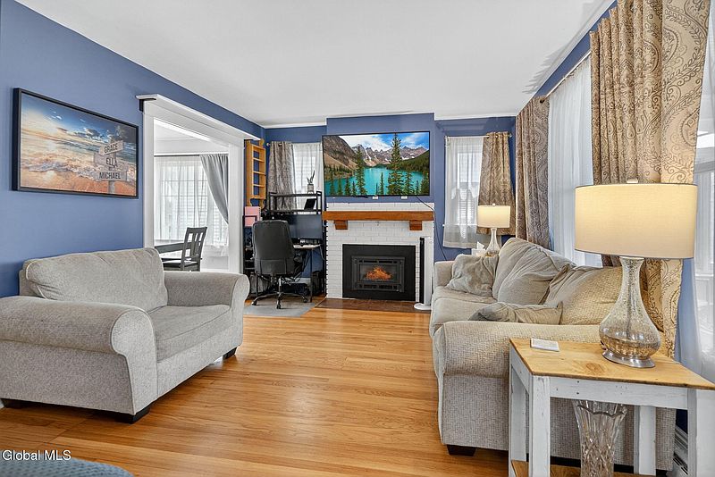 4th image of 702 8th Avenue