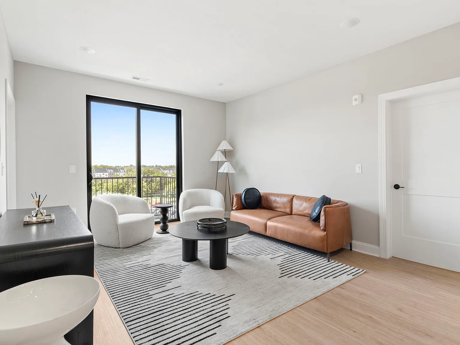 1 bed, 600 sqft, $1,750 — Photo 2