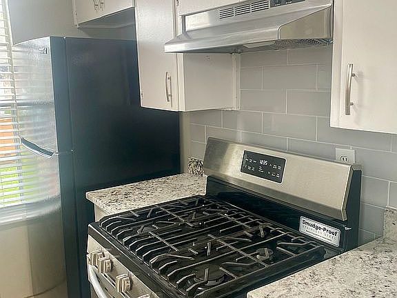 5th image of 903 N Meadows Dr