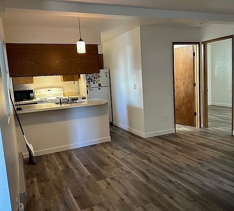 5th image of 5028 11th Ave NE APT 13