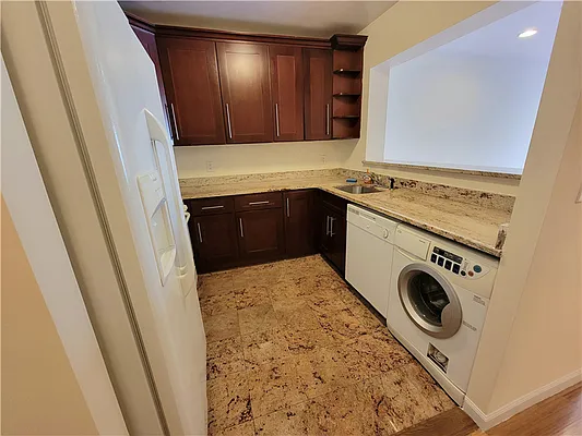 Rented by 18 REALTY | media 10