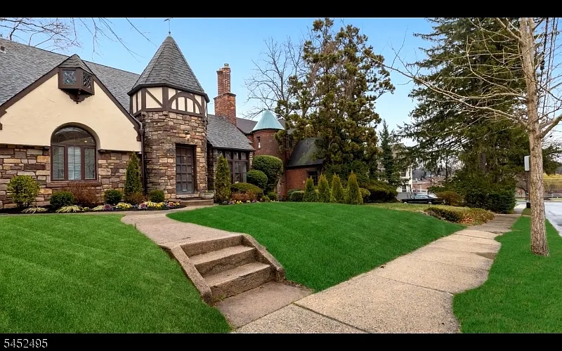 4 bed, 3.0 bath, $5,400 — Photo 2