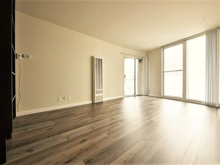 2415 College Ave. — Photo 11