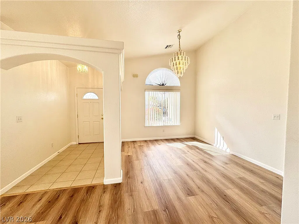 3 bed, 2.0 bath, 1722 sqft, $1,995 — Photo 4