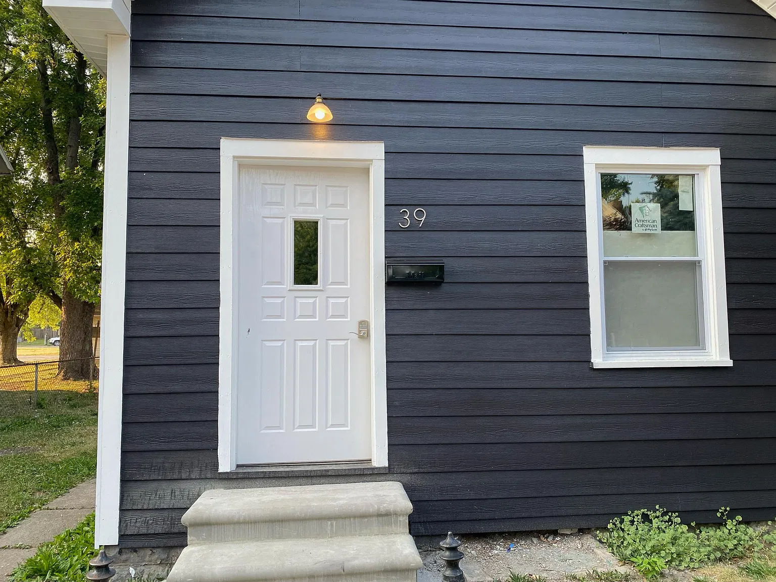 3 bed, 1004 sqft, $1,900 — Photo 3