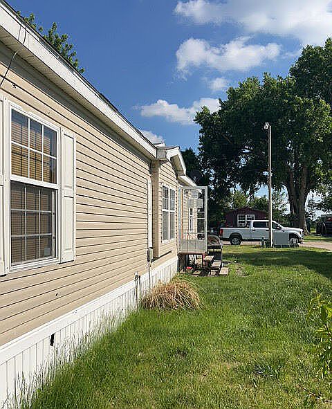 1st image of 320 Cardinal Dr
