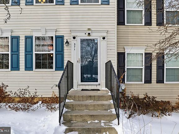 4th image of 371 Dickens Dr