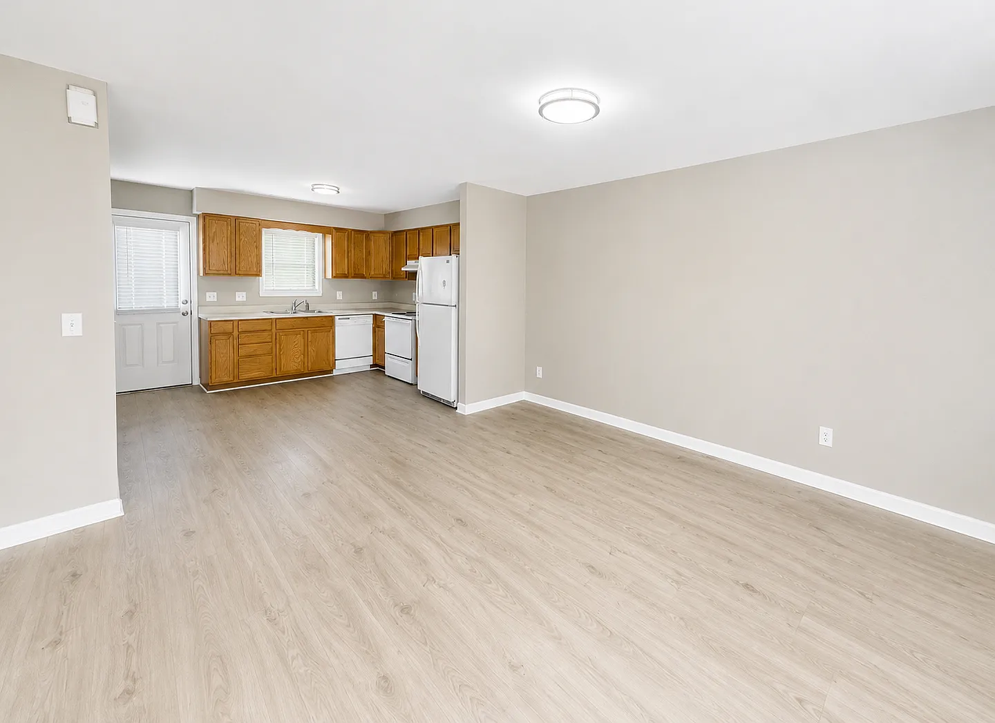 Two bedroom, 1 bath apartment in Burlington — Photo 1