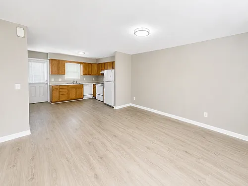 Two bedroom, 1 bath apartment in Burlington Photo 1 Two bedroom, 1 bath apartment in Burlington Photo 1