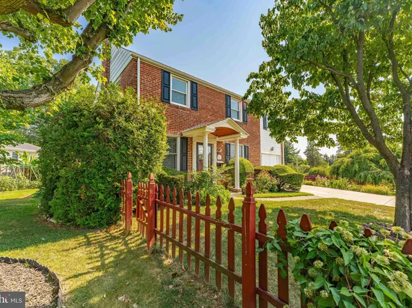 97 Georgian Ln, Broomall, PA 19008