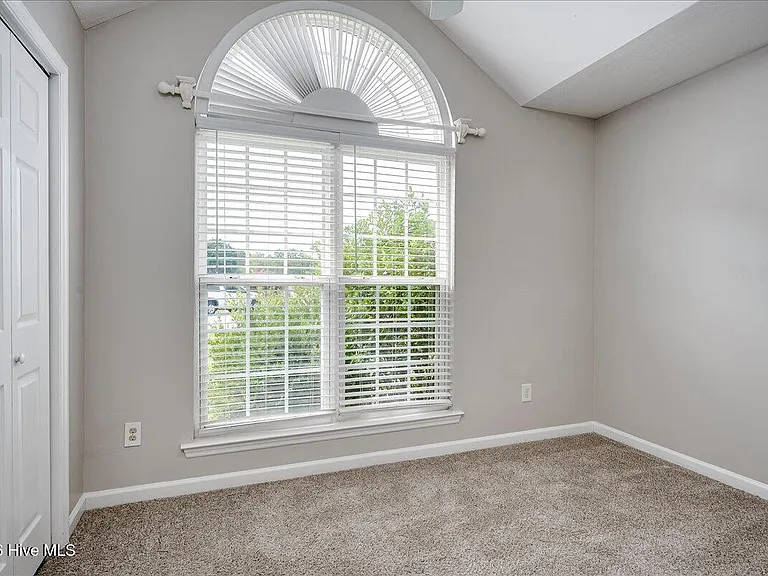 2040 Sylvan Lake Dr — Photo 16