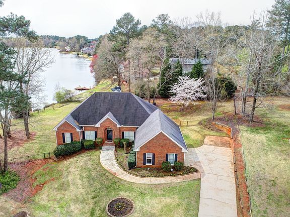 2nd image of 3255 Somerset Ct SE