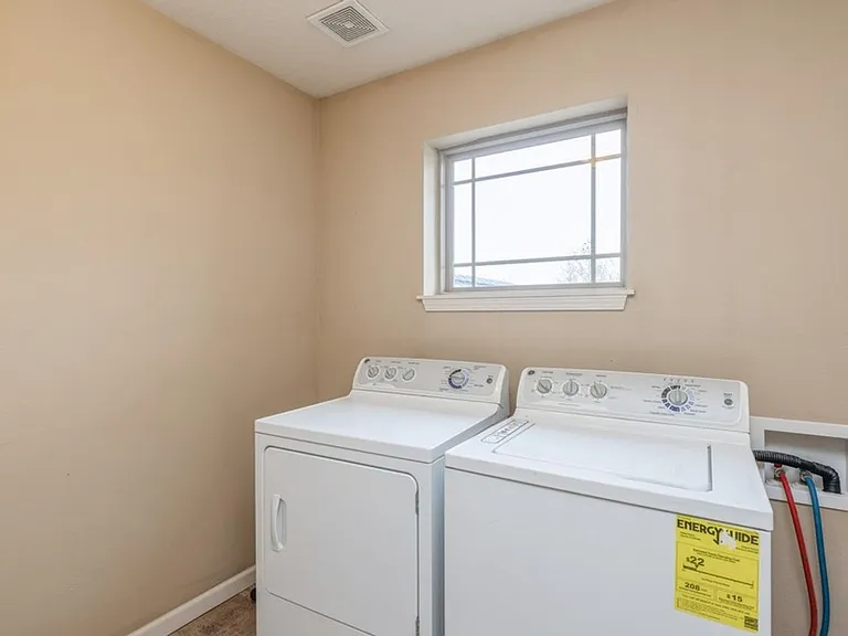 320 E 5th St — Photo 14