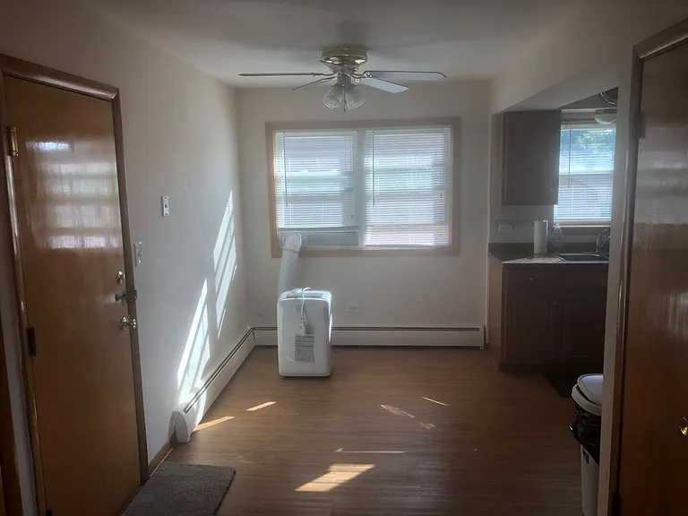 10516 Lyman Ave #2W — Photo 4