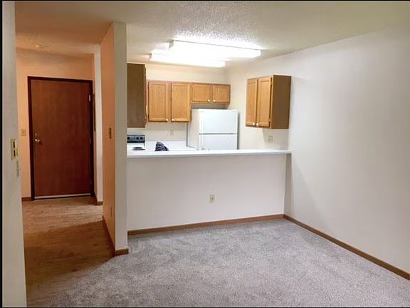 5th image of 745 Streeter Dr #745