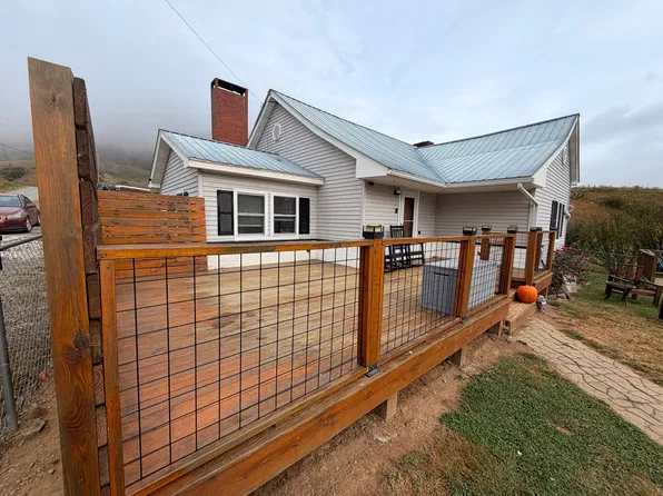 104 Clark Rd, Clyde, NC 28721