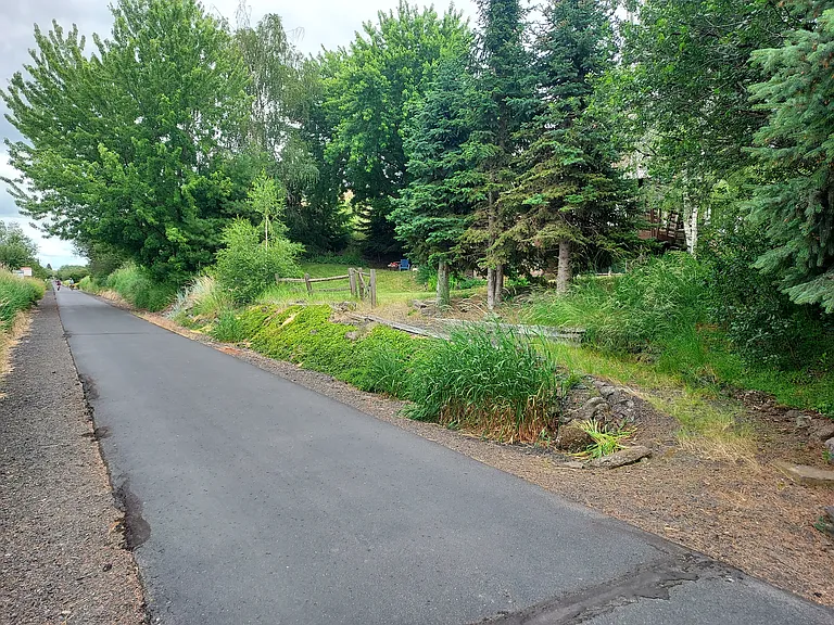 1820 SE Bleasner Dr #B — Photo 2