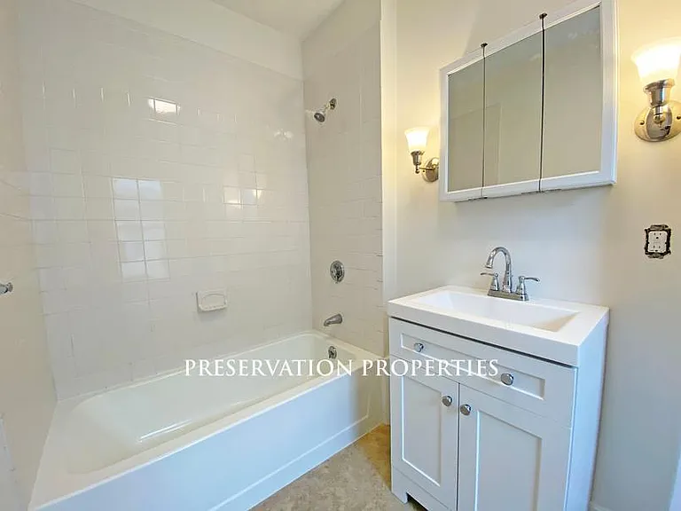 145 Alder St #2R — Photo 4