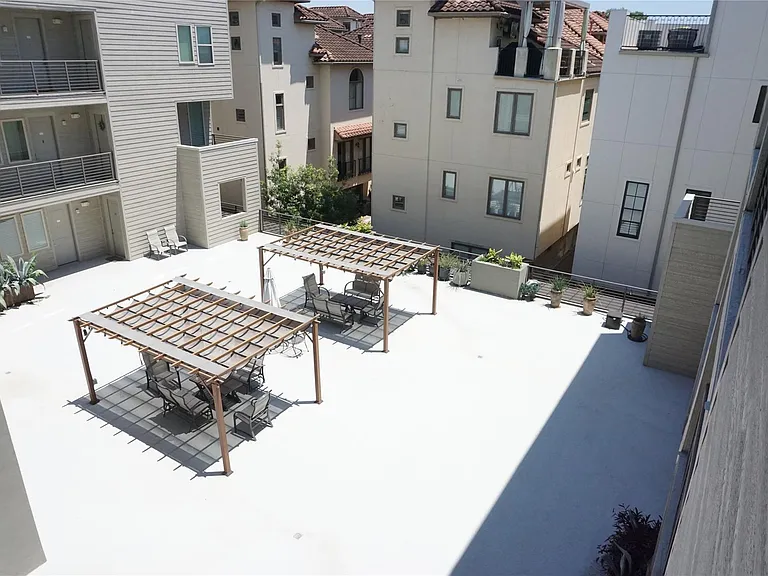 4819 Caroline St #111 — Photo 17