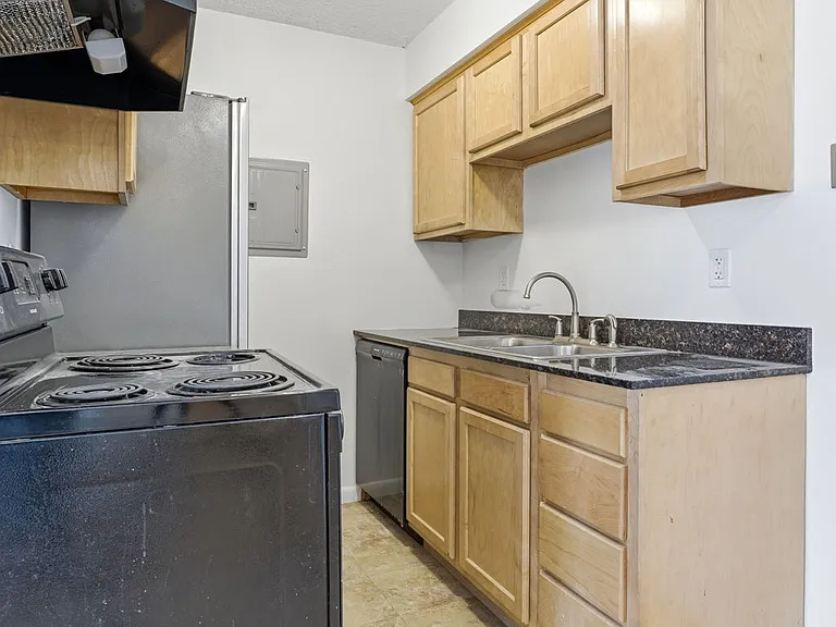 2740 Pleasant Ave — Photo 12
