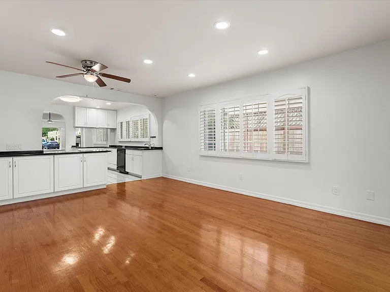 2126 Selby Ave — Photo 10