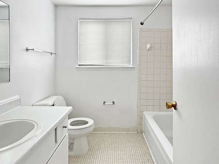 24909 Mayfair St — Photo 3