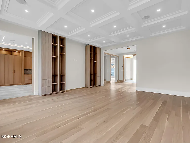 19 Clarence Ave — Photo 10