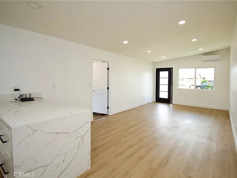 820 Iris Ave — Photo 4