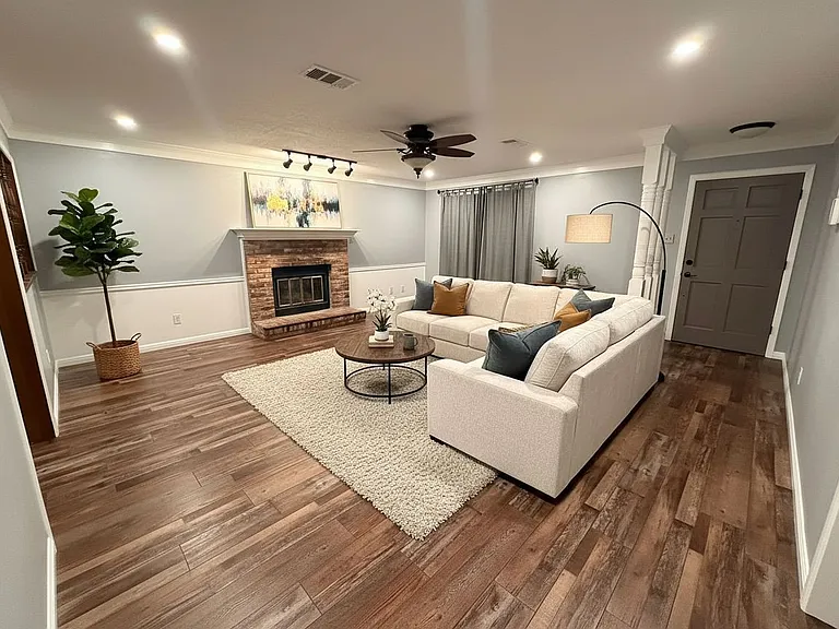 11504 Orbit Rd — Photo 2