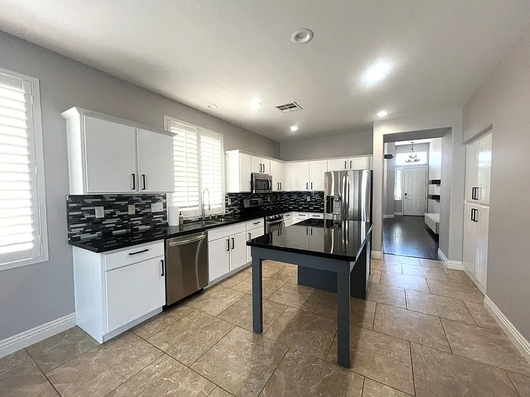 5923 Poplar Tree St — Photo 4