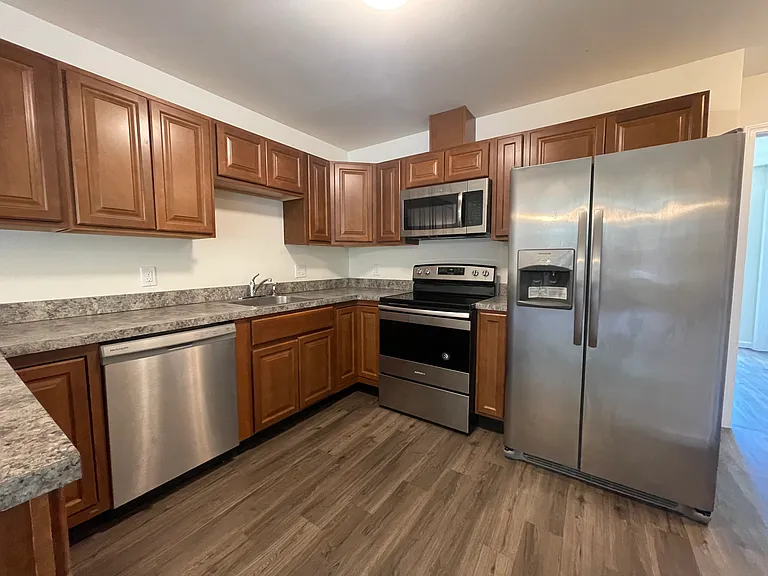 18 Goshen Rd — Photo 6